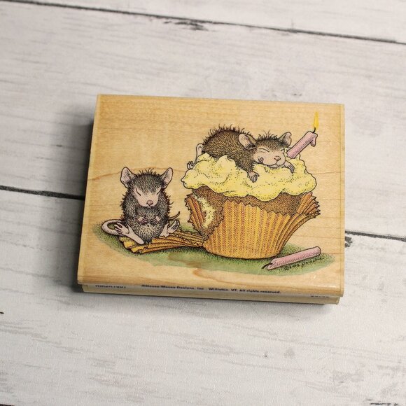Stampabilities House Mouse Mounted Rubber Stamp Birthday Cupcake Mudpie - Picture 1 of 5